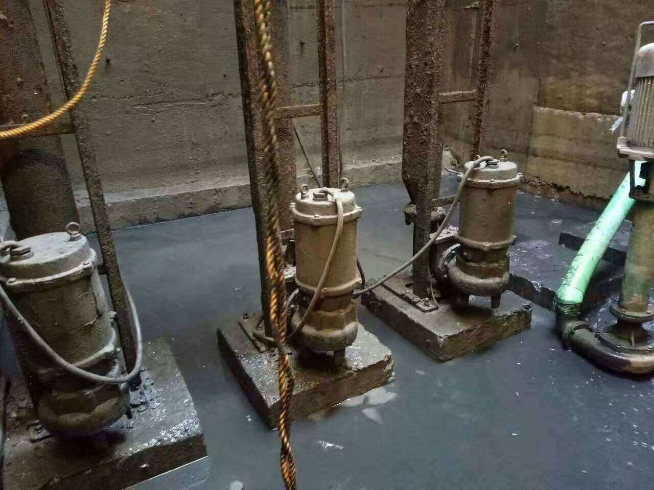 福泉污水池清理